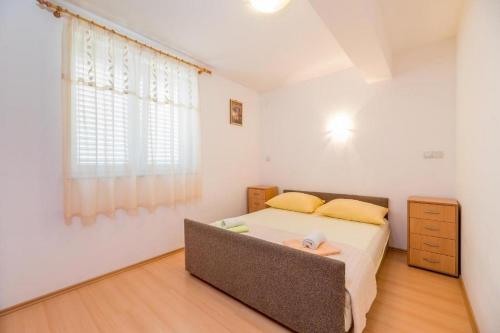 Apartments with parking space Baska, Krk - 22415