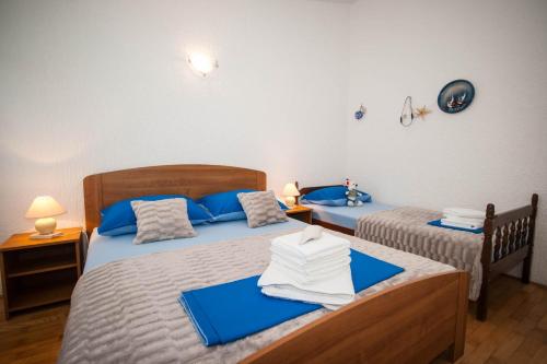 Apartments with parking space Baska, Krk - 22414