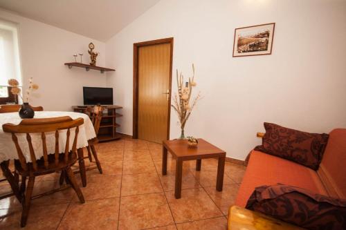 Apartments with parking space Baska, Krk - 22414