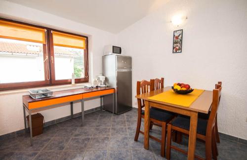 Apartments with parking space Baska, Krk - 22414