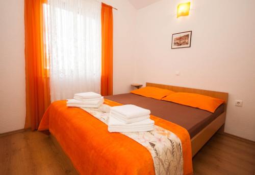 Apartments with parking space Baska, Krk - 22414