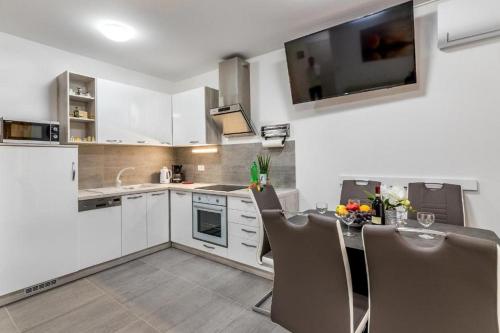 Apartments with parking space Baska, Krk - 22416
