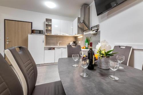 Apartments with parking space Baska, Krk - 22416