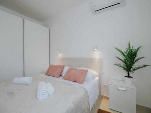 Apartments with parking space Seget Donji, Trogir - 22549