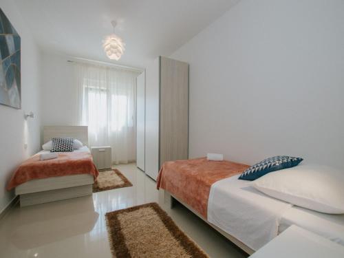 Apartments with parking space Seget Donji, Trogir - 22549