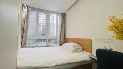 Llit o llits en una habitació de Shenzhen Duowei Luxury Apartment Chegongmiao Branch