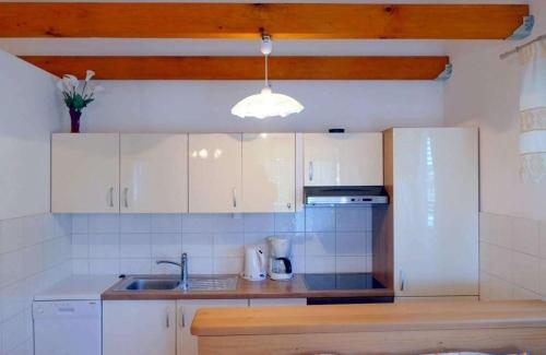 Apartments with parking space Palit, Rab - 22562