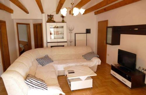 Apartments with parking space Palit, Rab - 22562
