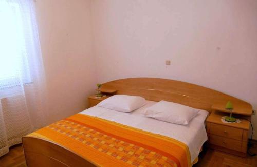Apartments with parking space Palit, Rab - 22562