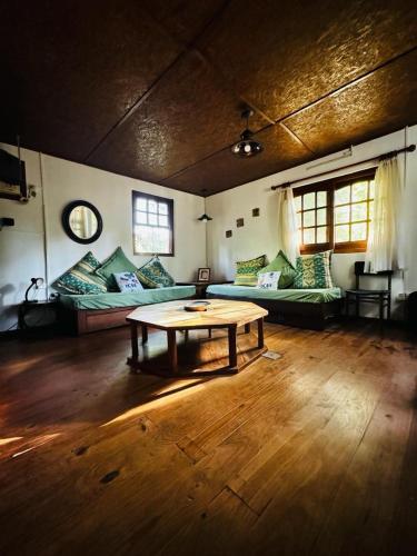 a living room with a table and a couch at Cabañas El Tercer Ojo Tigre in Tigre