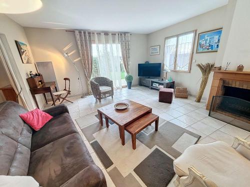 Photo de la galerie de l'établissement Villa contemporaine: terrasse, jardin clos, 4 chambres, proche mer et attractions - FR-1-361-74, à Saint-Pair-sur-Mer