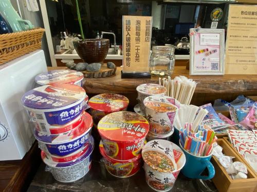a pile of cups sitting on top of a table at 樂活小築民宿Lohas Taitung B&B in Taitung City
