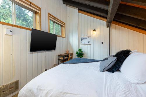 a bedroom with a bed and a flat screen tv at Bear Paw Run 3-a in Brian Head