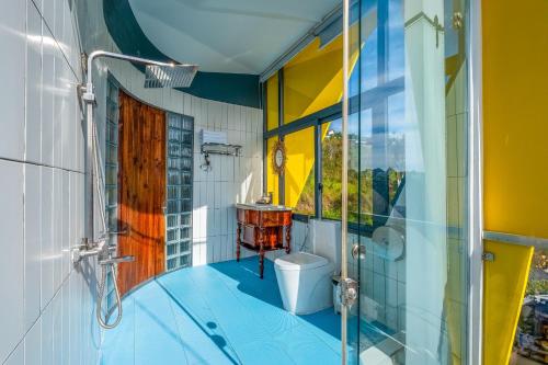 Koupelna v ubytování Orimi Cafe & Homies Dalat