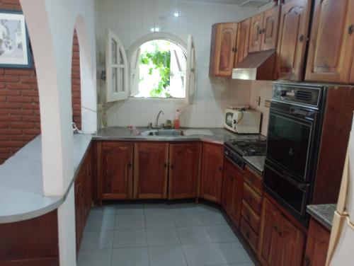 Η κουζίνα ή μικρή κουζίνα στο Casa ABUELO WILSON Santa Teresita