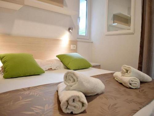 Postel nebo postele na pokoji v ubytování Apartments Jadro - 250 m from beach
