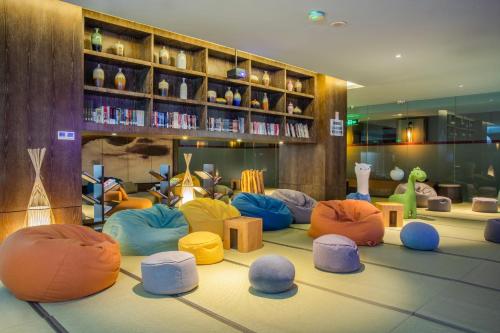 a room with a bunch of different colored tables and chairs at Zhuhai Palm Spring Hotel in Zhuhai