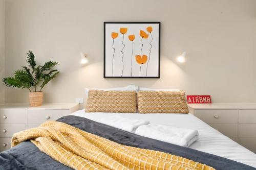 Postel nebo postele na pokoji v ubytování Bellevue Heights HolidayHome - Flinders Uni & Med