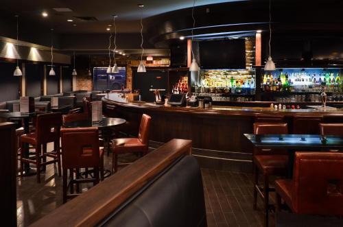 Lounge nebo bar v ubytování Sandman Hotel Grande Prairie