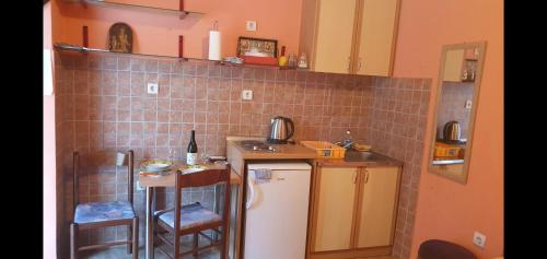 Una cocina o zona de cocina en Apartmani Paulino