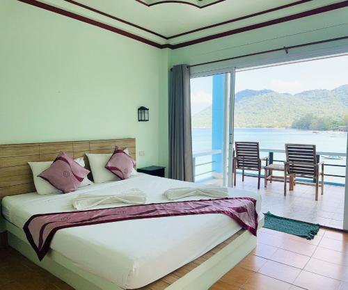Postel nebo postele na pokoji v ubytování Ocean View Resort