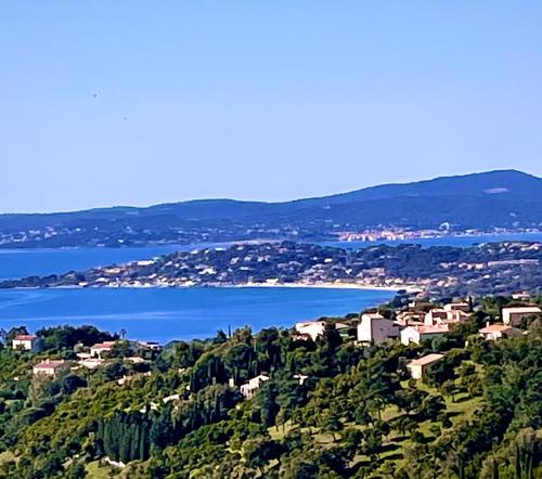 a town on a hill with a body of water at Loucasa Location les Issambres in Les Issambres
