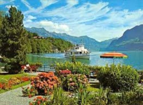 a large boat in the water with aockedocked sidx sidx sidx at Lakeview Family Apartment in Ringgenberg