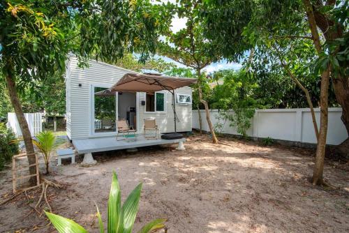 Brand New Beachfront & Secluded Tiny House