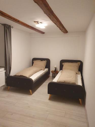Een bed of bedden in een kamer bij Ferienwohnung 1