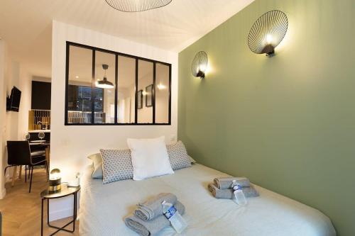 Tempat tidur dalam kamar di Stockholm Loft - Studio - City center - Ideal