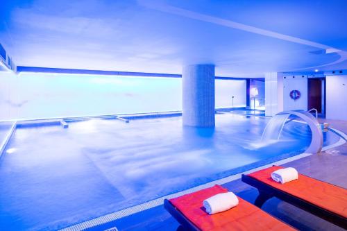 a swimming pool with a swimming pool at Alexandre La Siesta in Playa de las Americas