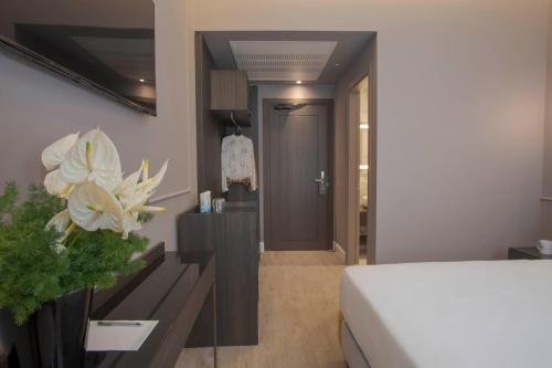 a bedroom with a bed and a table with a flower vase at Hotel Viminale in Rome