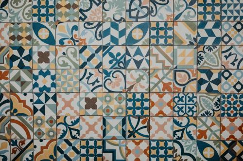 a bunch of different colored tiles on a wall at Romantik Spa Hotel Elixhauser Wirt in Elixhausen