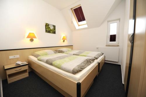 a bedroom with a large bed in a room at Ferienappartements Am Spreewaldfliess in Schlepzig