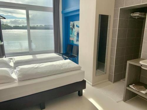 Ένα ή περισσότερα κρεβάτια σε δωμάτιο στο vakantiewoning het vijverhuis