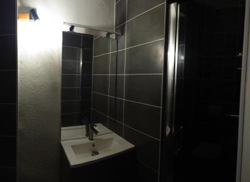 Ένα μπάνιο στο Logement cosy