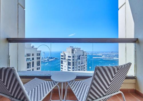 First Class Apartments in Heart of JBR, Steps to the Beach - 121 Living