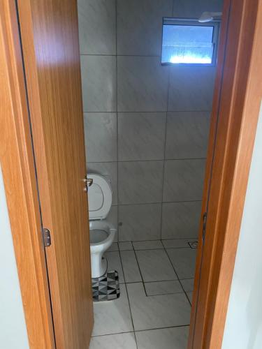 a bathroom with a toilet and a shower at Apartamento em João Pessoa in João Pessoa