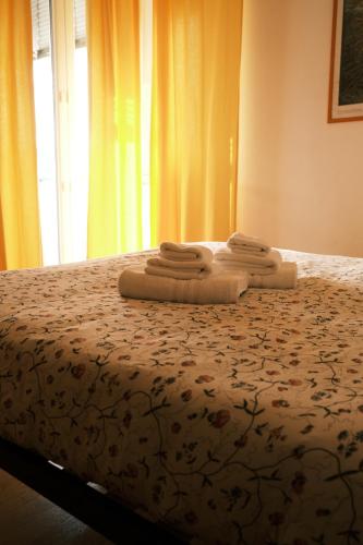 a bedroom with a bed with towels on it at Escape Express by PortofinoVacanze in Rapallo