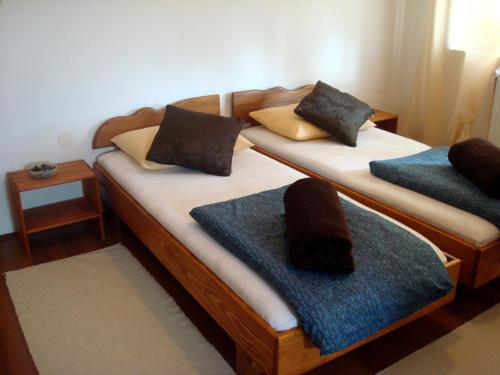 Ένα ή περισσότερα κρεβάτια σε δωμάτιο στο Guest House Šumski dvor