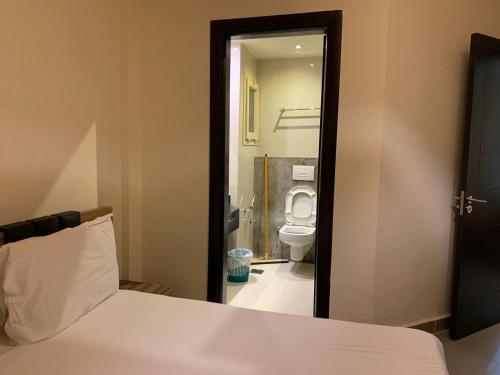 a bedroom with a bed and a bathroom with a toilet at Mousa Coast Chalets & Villas (Managed By Mousa Coast) in Ras Sedr