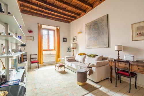 a living room with a couch and a table at Reginella White Apartment in Rome