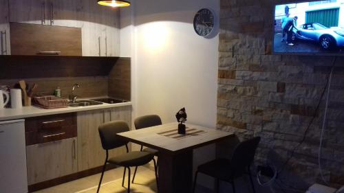 A kitchen or kitchenette at Kopaonik - Milmari P50 apartman sa garažom