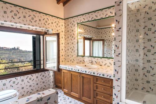 a bathroom with a sink and a mirror at La Vineria di San Mattia in Verona