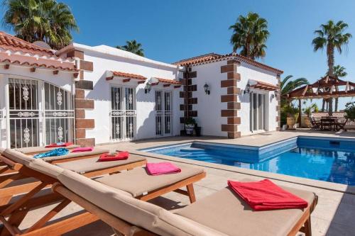 Villa Maya. Attractive Modern 4 Bedroom Villa