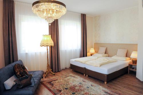 a bedroom with a bed and a lamp at City Zimmer - Appartement Dina Mariner in Lienz