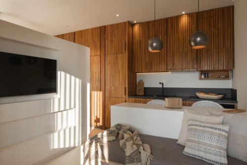 Kuchyň nebo kuchyňský kout v ubytování Emma's Cottage - Sea View with Jacuzzi