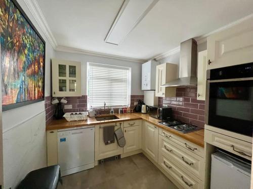 A kitchen or kitchenette at One of a kind 3-bed maisonette with BBQ & sauna