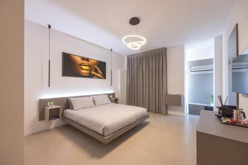 TV a/nebo společenská místnost v ubytování Luxury Station Suite