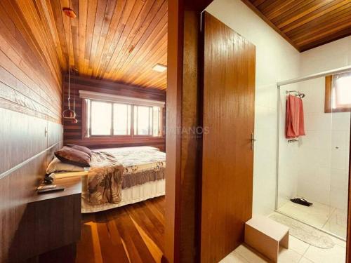 Llit o llits en una habitació de Casa nova estilo colonial